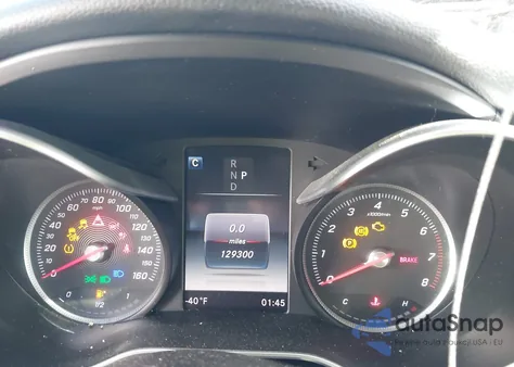 2018 Mercedes-Benz C 300 z USA, uszkodzony, nr VIN 55SWF4JB6JU251784